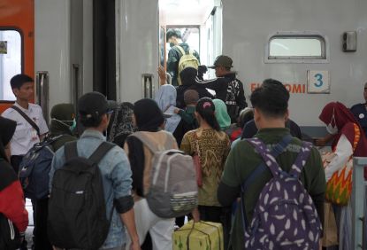 Sukses layani 878 Ribu Lebih Pengguna, KAI Commuter Wilayah 8 Surabaya Catat Tren Kenaikan Volume Pengguna 6% Pada Masa Angkutan Lebaran 2024